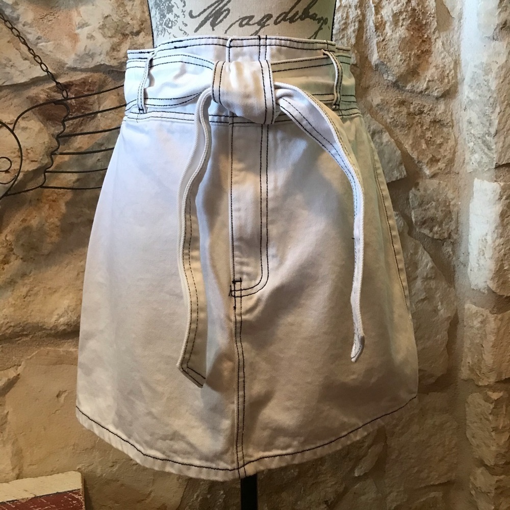 White Denim Skirt With Belt, Size L/M